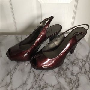 BRAND NEW women’s size 8 open toed heels!